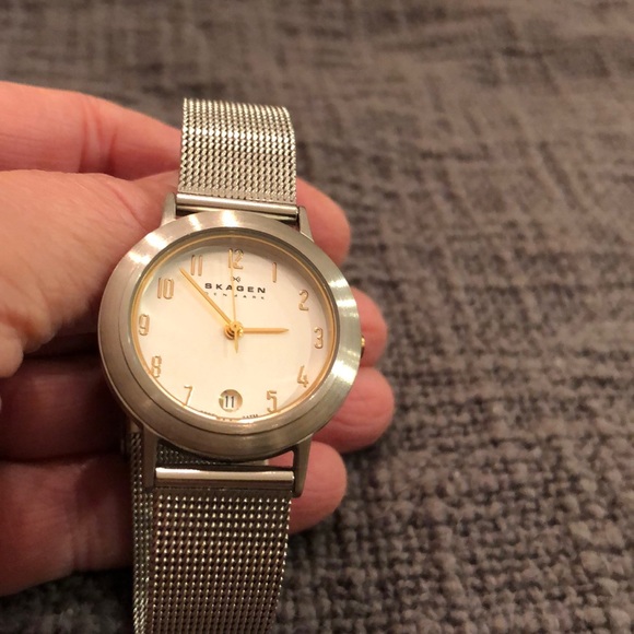 Watch - Picture 3 of 3